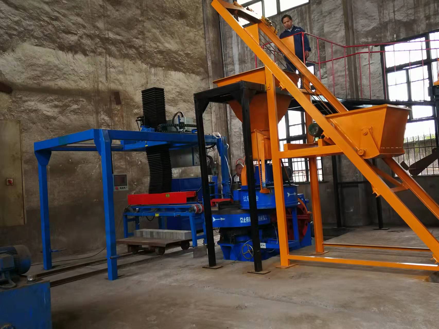 压砖机.jpg 压砖机.jpg